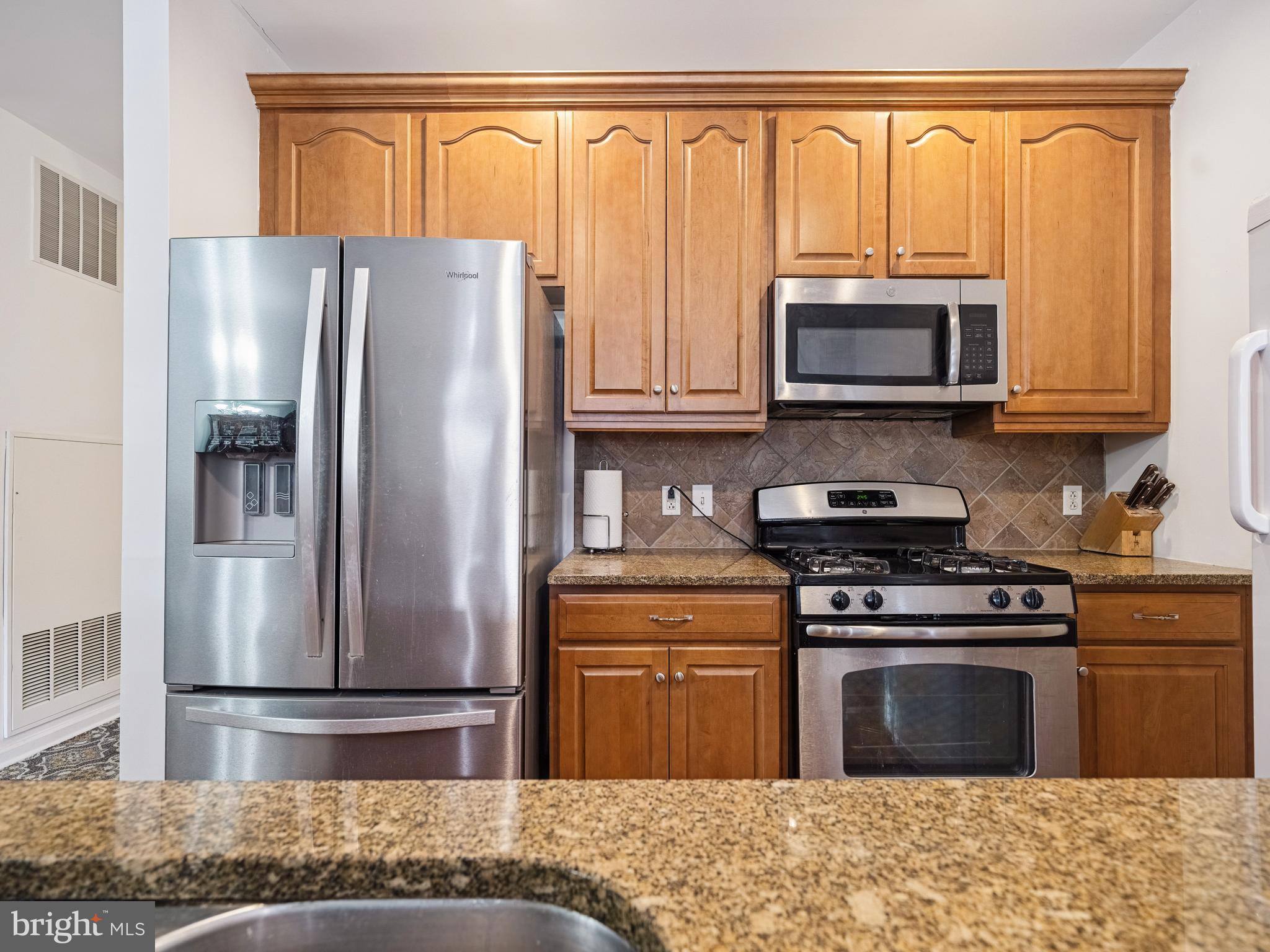 327 Carson Terrace, Unit 327 Huntingdon Valley, PA 19006 - Photo 10 of 39