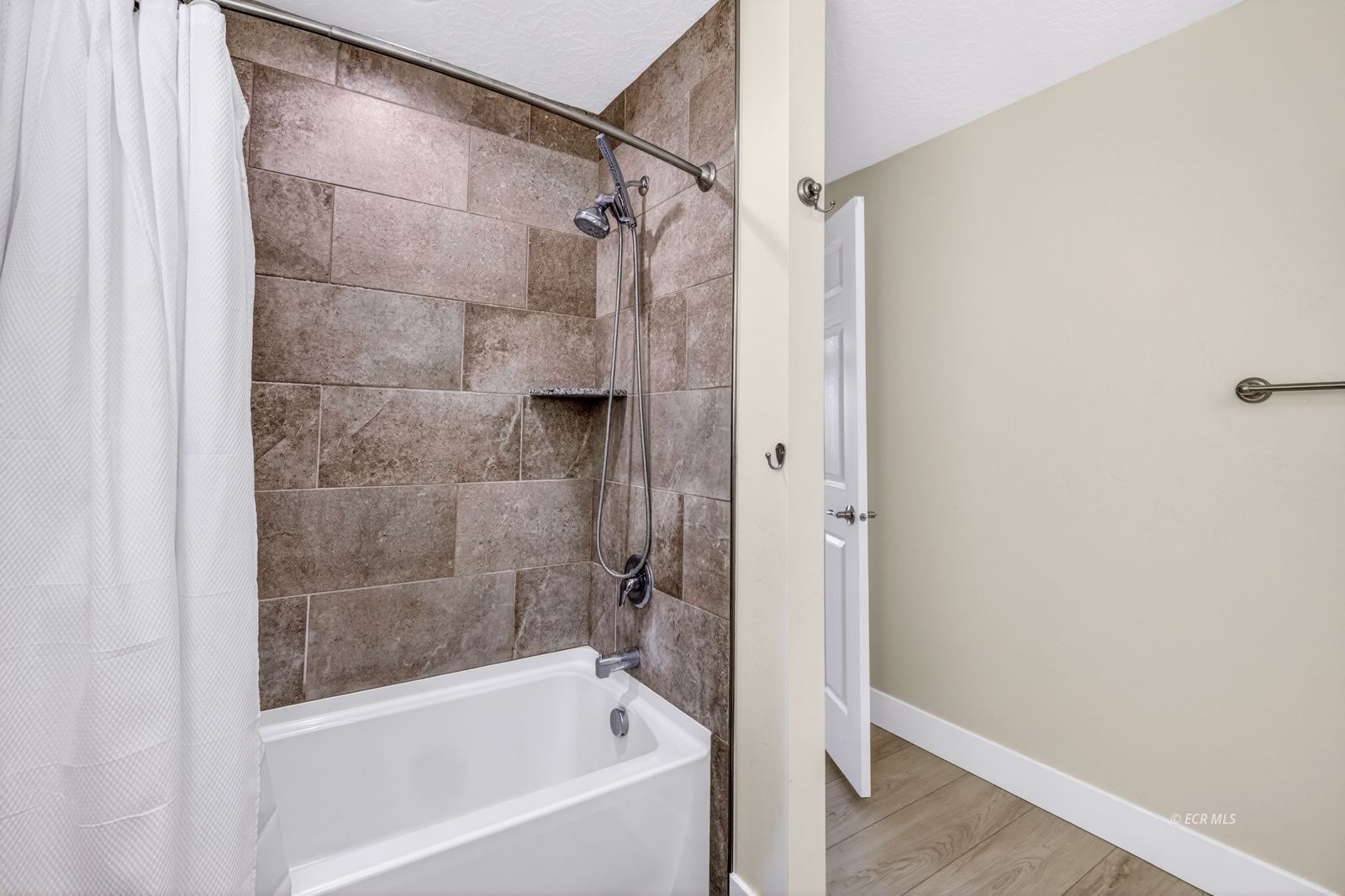 215 Spring Creek Parkway Spring Creek, NV 89815 - Photo 9 of 27