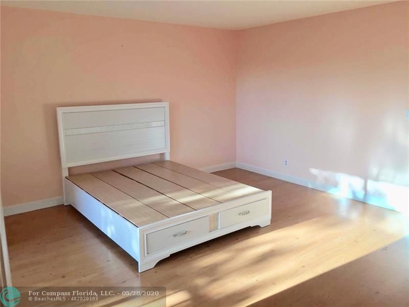 3321 Quail Close Pompano Beach, FL 33064 - Photo 4 of 9 a room with a bed