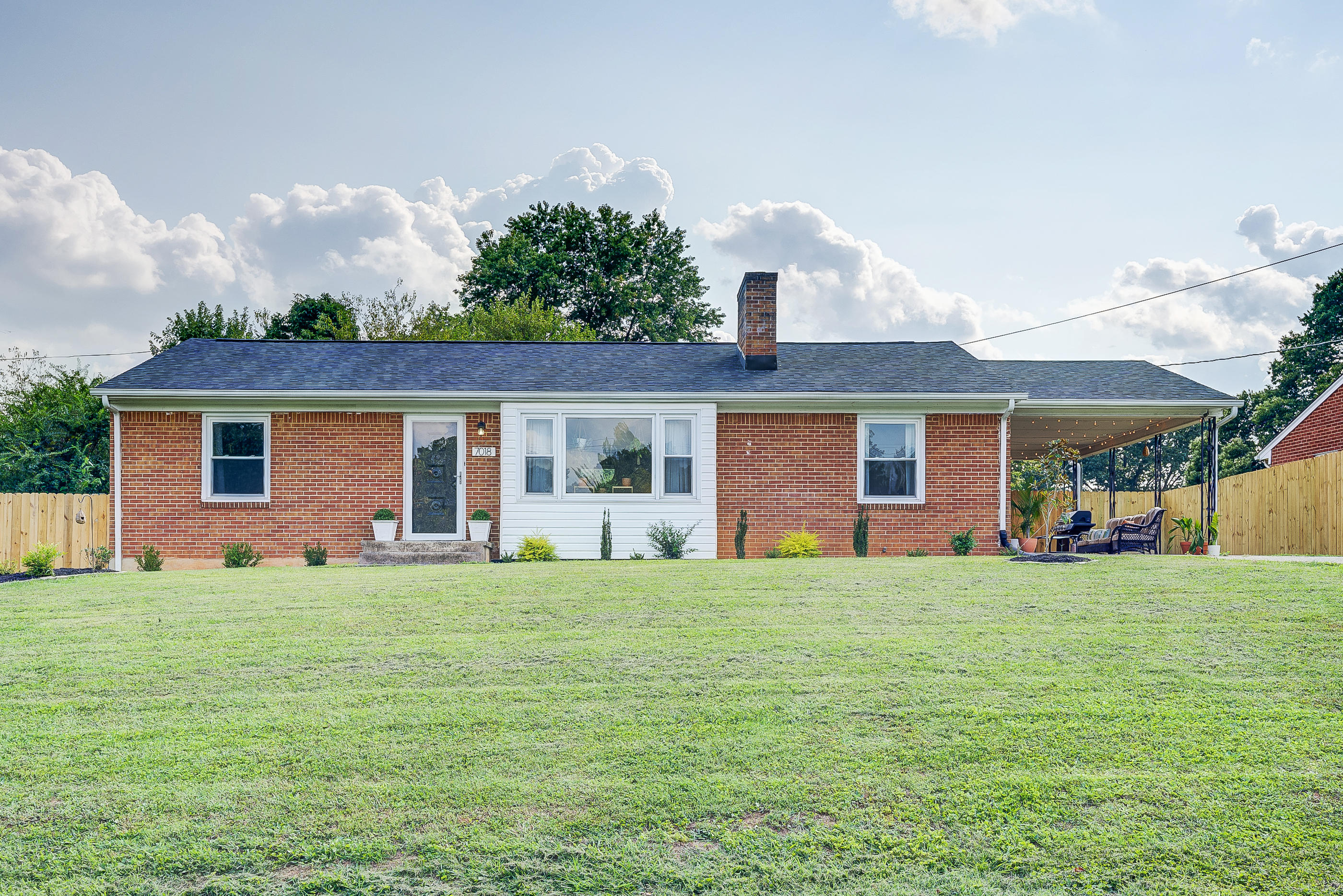 7018 Brookview Road Roanoke, VA 24019 - Photo 3 of 32 000