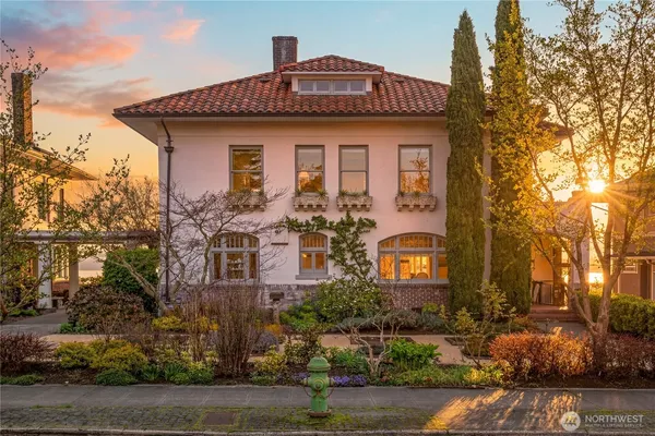 $4,950,000 | 2844 Cascadia Avenue South, Seattle, WA 98144