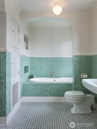 $4,950,000 | 2844 Cascadia Avenue South, Seattle, WA 98144