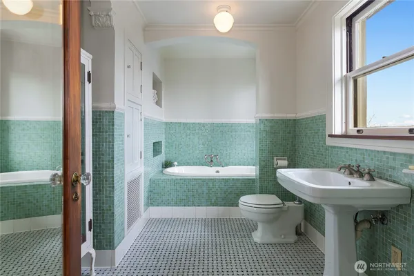 $4,950,000 | 2844 Cascadia Avenue South, Seattle, WA 98144