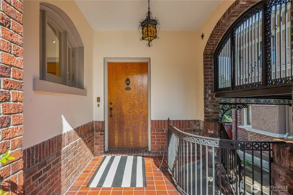 $4,950,000 | 2844 Cascadia Avenue South, Seattle, WA 98144