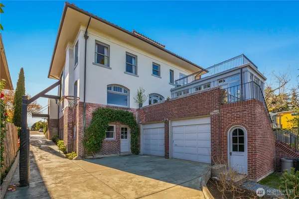 $4,950,000 | 2844 Cascadia Avenue South, Seattle, WA 98144