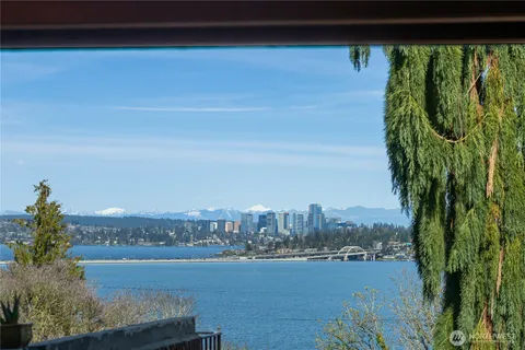 $4,950,000 | 2844 Cascadia Avenue South, Seattle, WA 98144