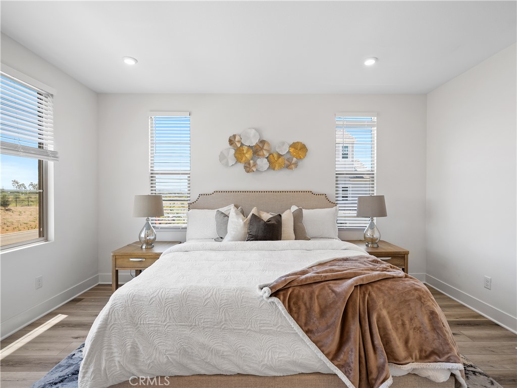 191 Lynx Irvine, CA 92618 - Photo 17 of 24 a bedroom with a bed and a window