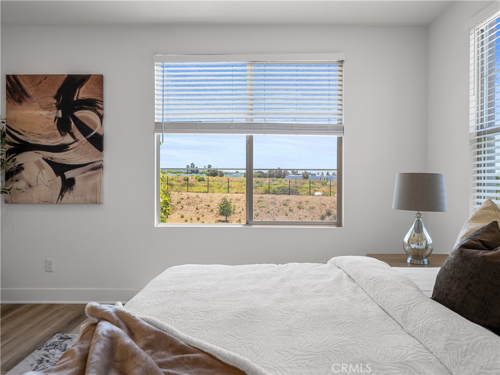 191 Lynx Irvine, CA 92618 - Photo 18 of 24 a bedroom with a bed and a window