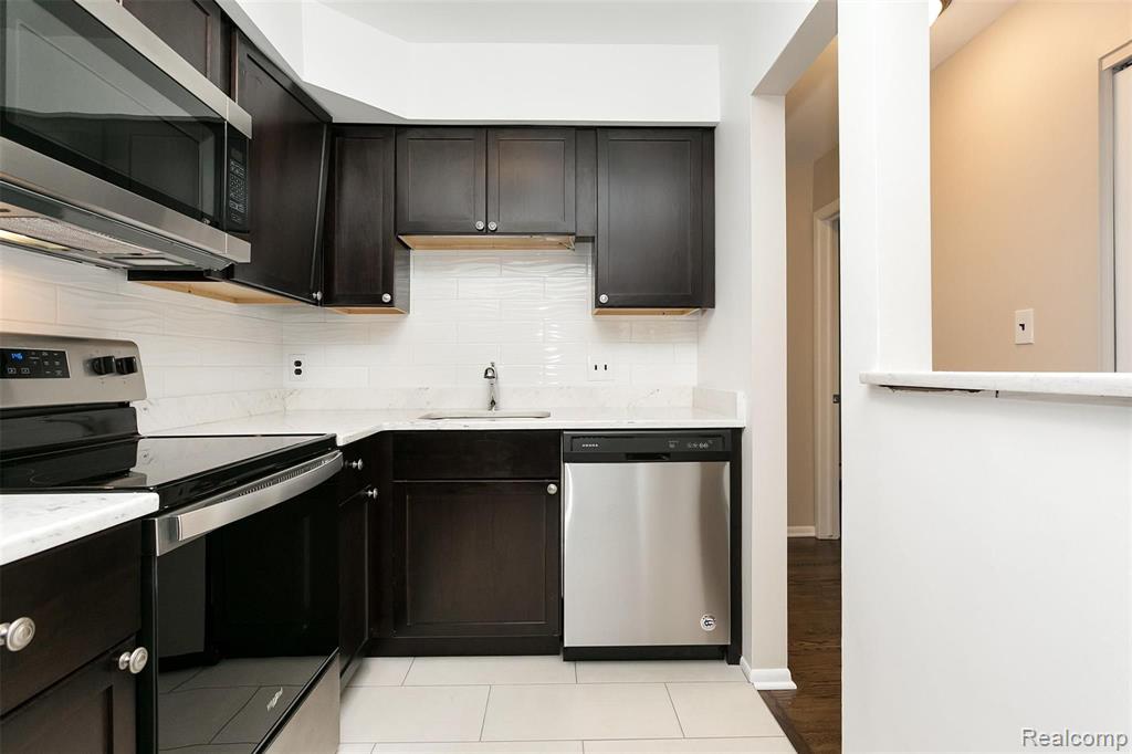 3314 Greenfield Road, Unit 10 Royal Oak, MI 48073 - Photo 6 of 17