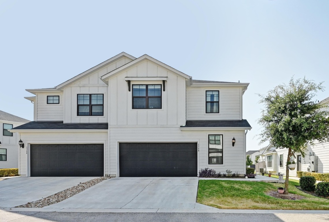 Welcome home to 175 Waterside B!