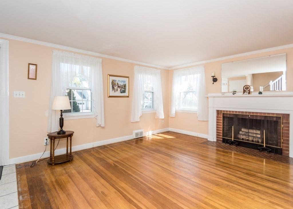 68 Whitman Road Waltham, MA 02453 - Photo 8 of 33 Gallery Image 8