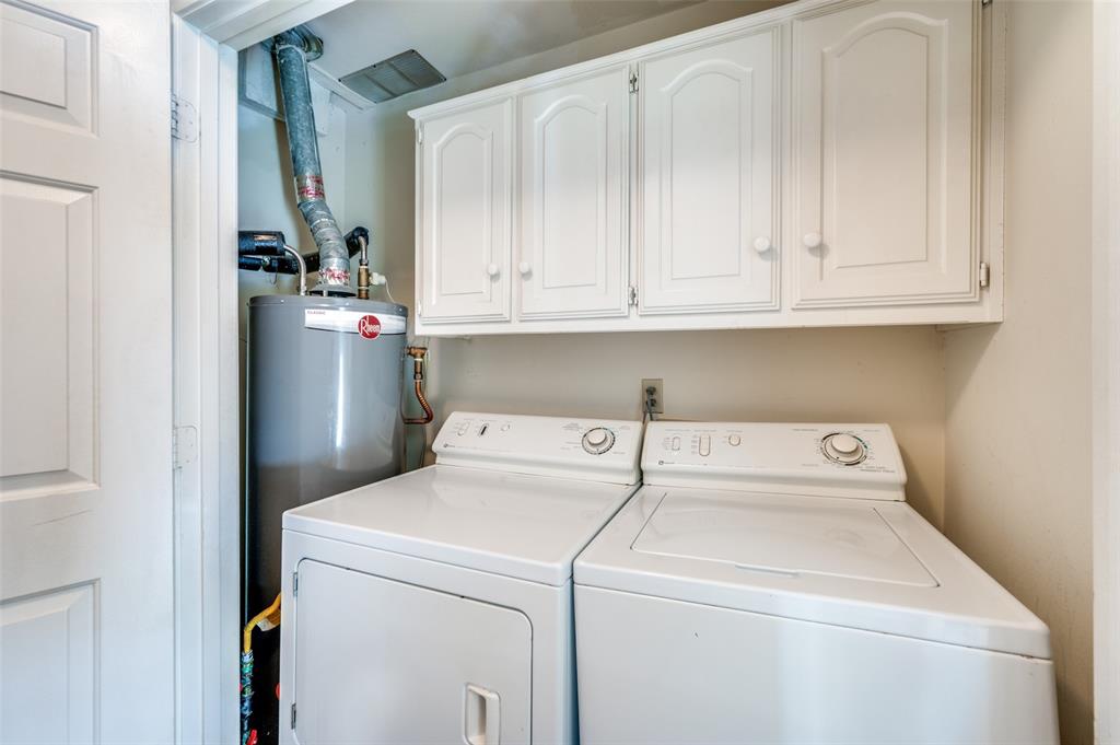 148 Cobblestone Row Denton, TX 76207 - Photo 23 of 37 a utility room with dryer and washer