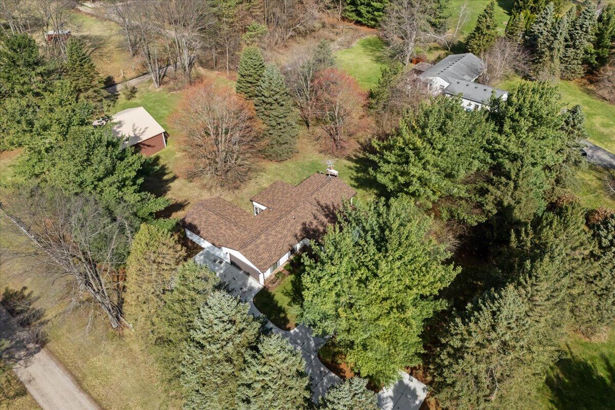 2683 Fenton Road Hartland, MI 48353 - Photo 2 of 39 33-2683 Fenton Rd
