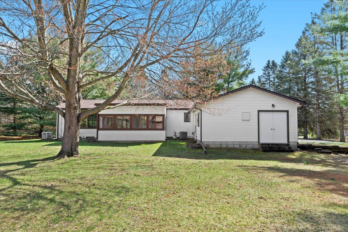 2683 Fenton Road Hartland, MI 48353 - Photo 37 of 39 29-2683 Fenton Rd