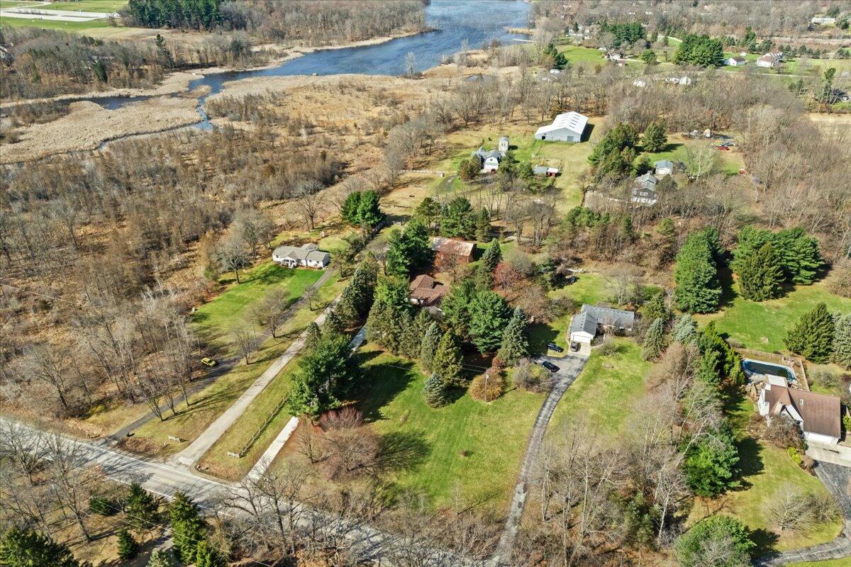 2683 Fenton Road Hartland, MI 48353 - Photo 4 of 39 35-2683 Fenton Rd