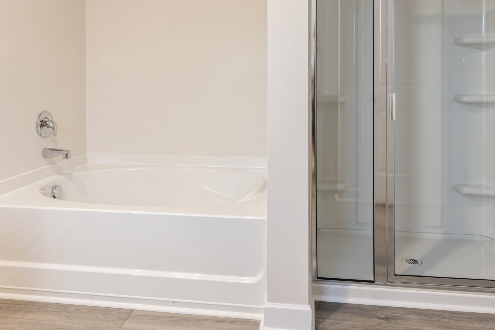 2330 Nabali Way Murfreesboro, TN 37127 - Photo 12 of 28 a bathroom with bathtub and shower