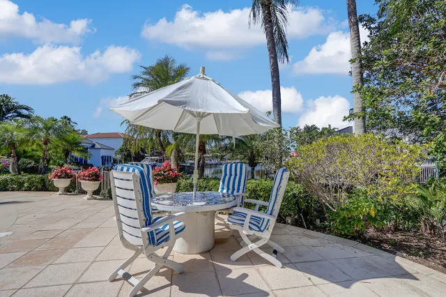 an aerial view of house with yard and lake view