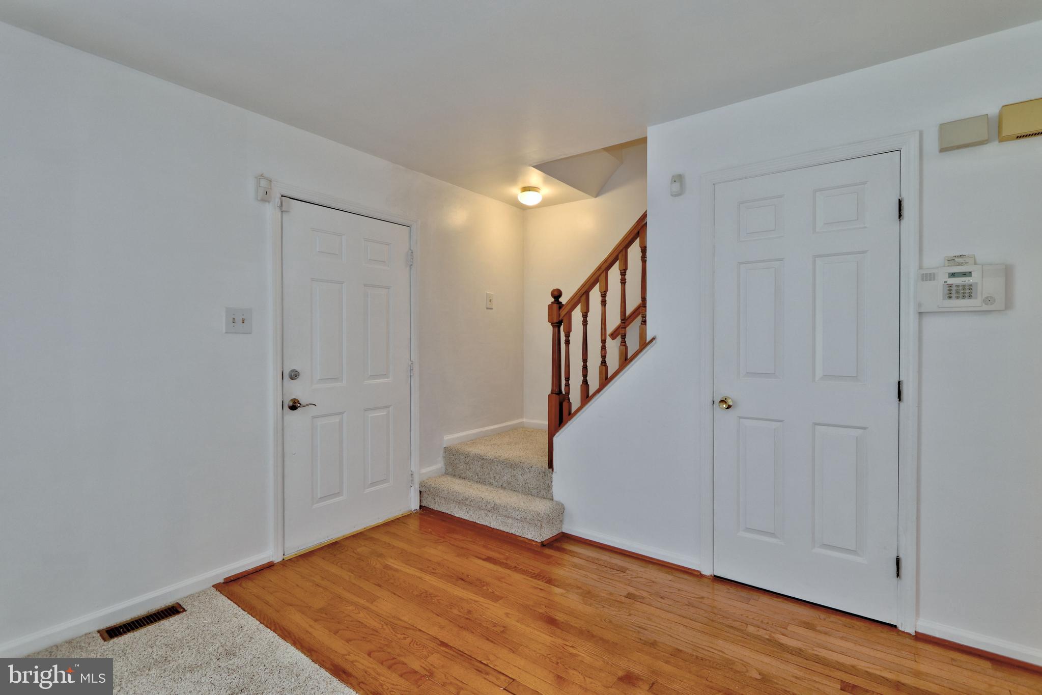 803 Highland Road Deptford, NJ 08096 - Photo 3 of 27 Foyer