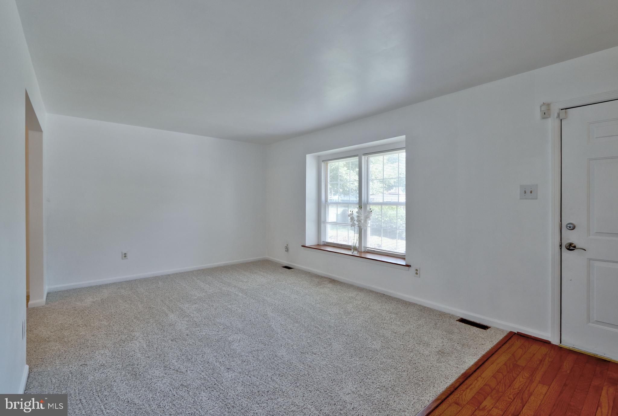 803 Highland Road Deptford, NJ 08096 - Photo 4 of 27 Living Room