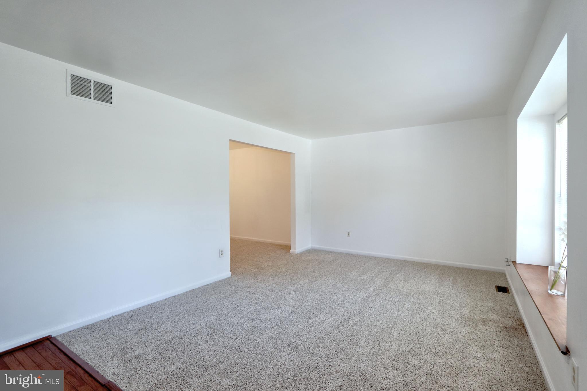 803 Highland Road Deptford, NJ 08096 - Photo 5 of 27 Living Room