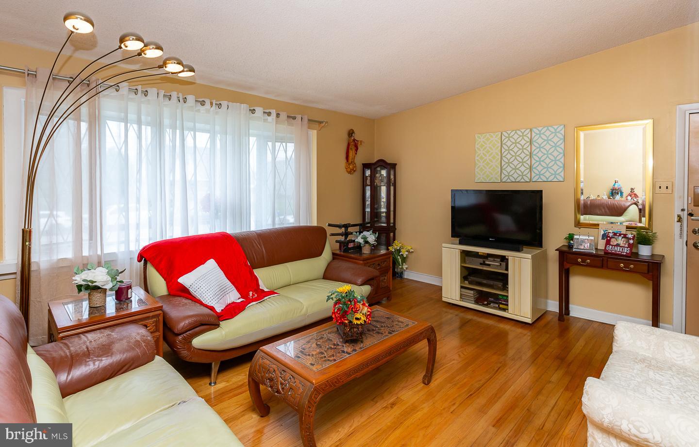 1916 Tomlinson Road Philadelphia, PA 19116 - Photo 5 of 41 Gallery Image 5