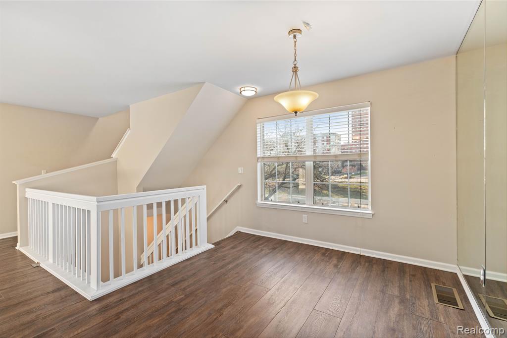 890 Lothrop Street Detroit, MI 48202 - Photo 4 of 27