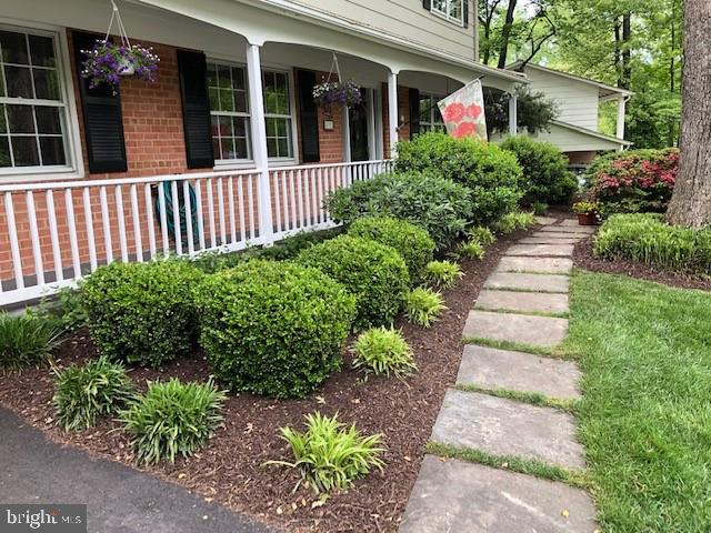 6702 Reynard Drive Springfield, VA 22152 - Photo 41 of 47 manicured front ....