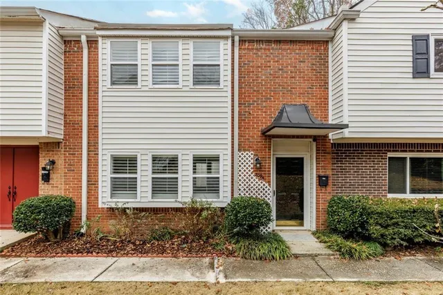 $2,300 | 7094 Stonington Drive Northeast, Sandy Springs, GA 30328