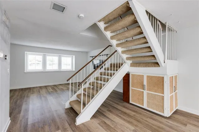 a view of empty room with window