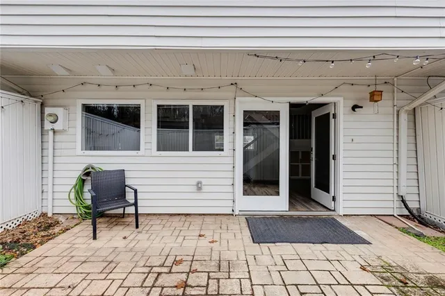 $2,300 | 7094 Stonington Drive Northeast, Sandy Springs, GA 30328