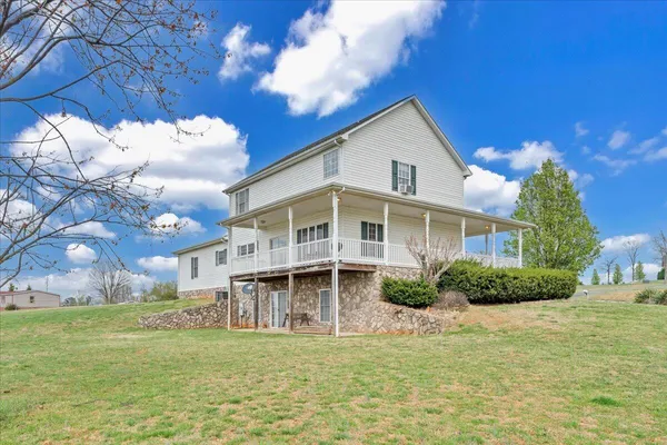$512,000 | 1064 Savanna Hills Drive, Moneta, VA 24121