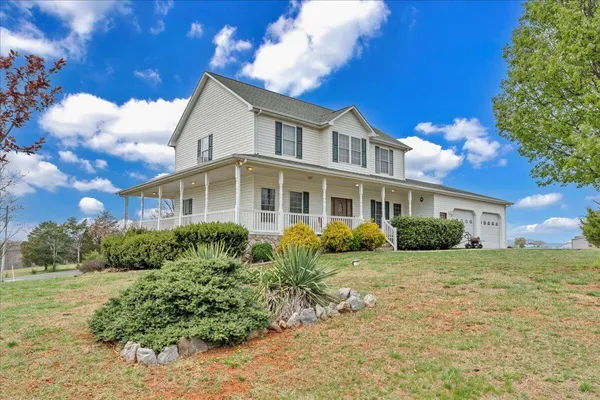 $512,000 | 1064 Savanna Hills Drive, Moneta, VA 24121