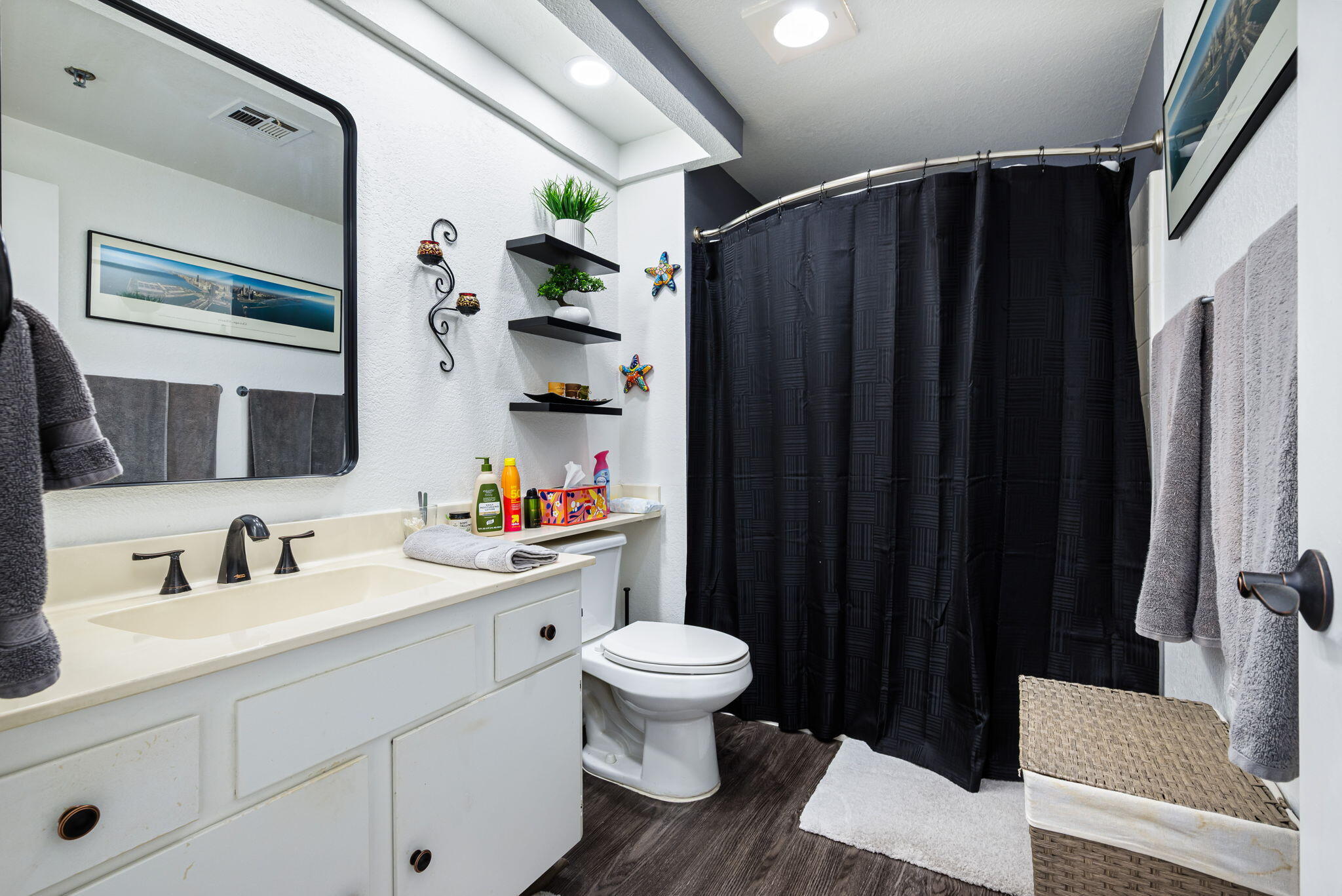 2700 Lawrence Crossley Road, Unit 120 Palm Springs, CA 92264 - Photo 14 of 20 a bathroom with a sink and a mirror