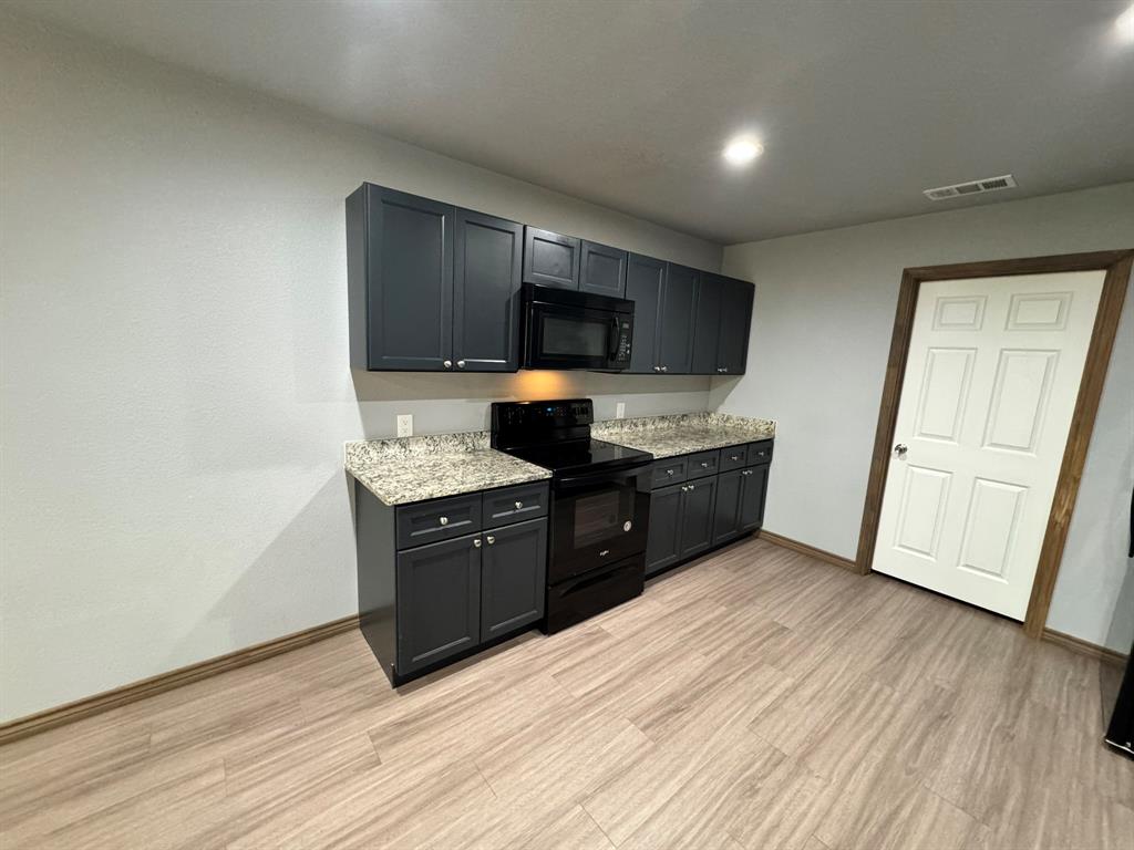 462 Derrs Chapel Road Italy, TX 76651 - Photo 6 of 19 Spacious kitchen with granite countertops Electric range and buit in microwave