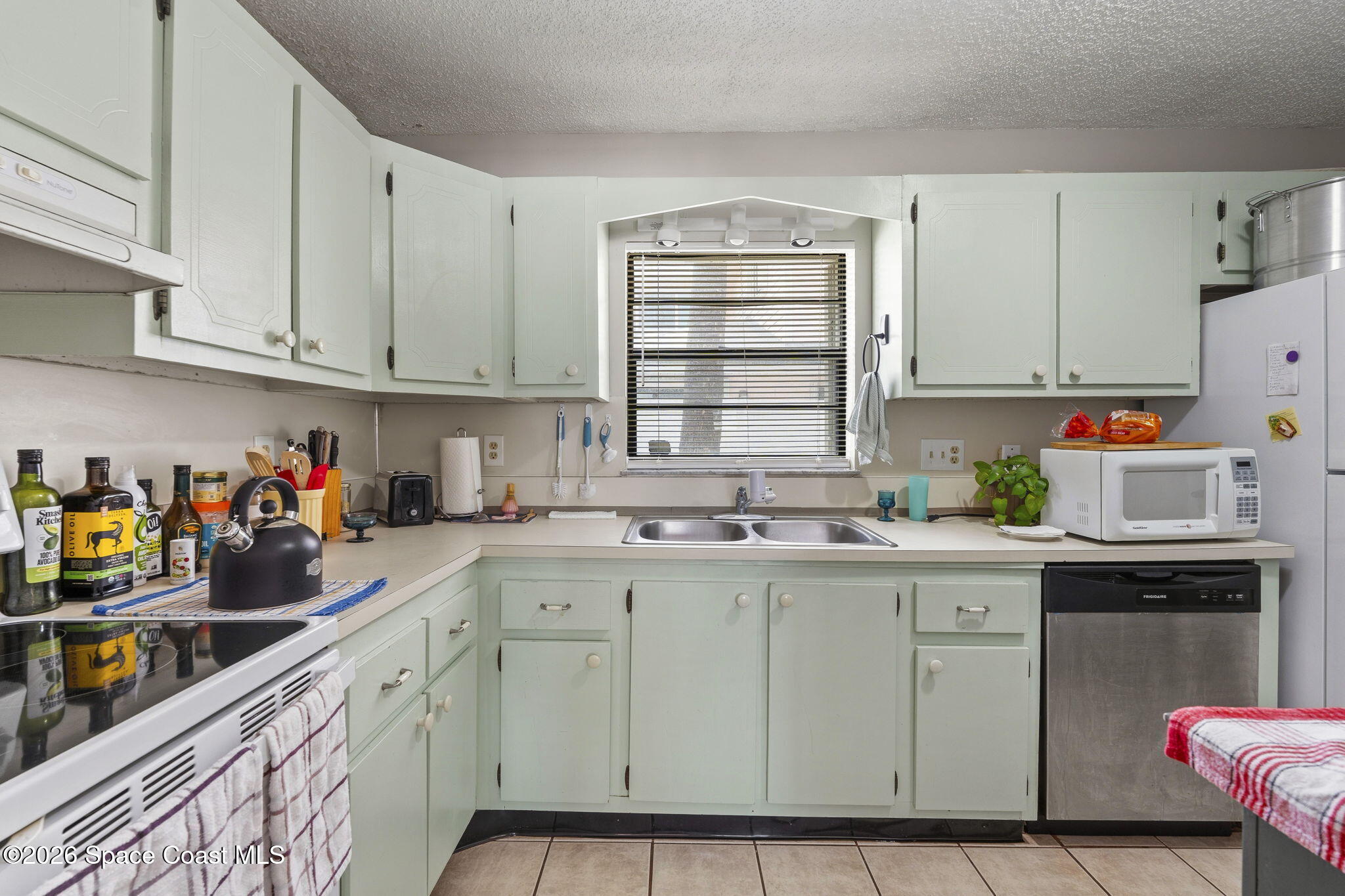 1772 Gulfstream Avenue, Unit 2 Fort Pierce, FL 34949 - Photo 12 of 36 28-web-or-mls-DSC00513