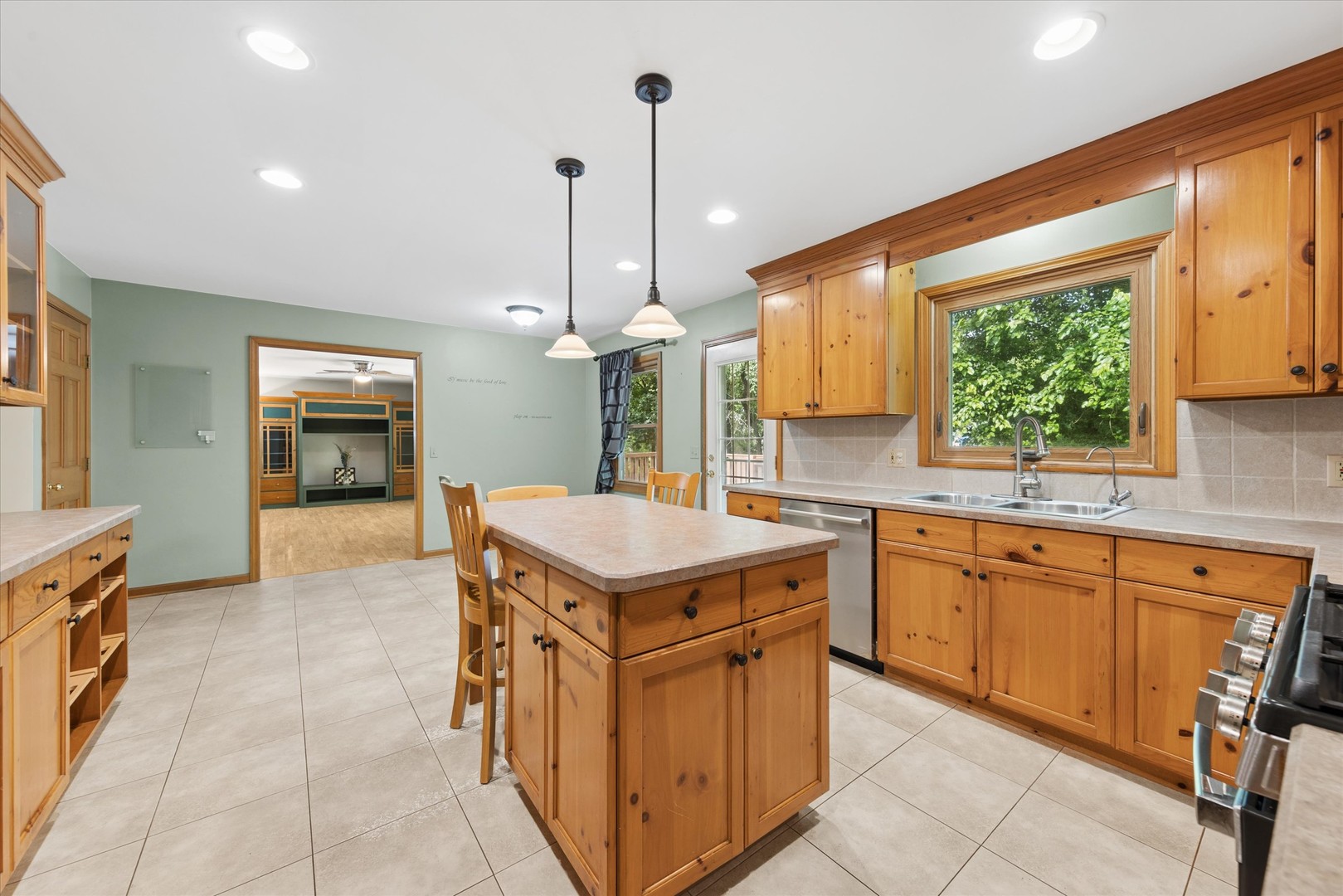 6N115 Riverside Drive St. Charles, IL 60174 - Photo 13 of 42