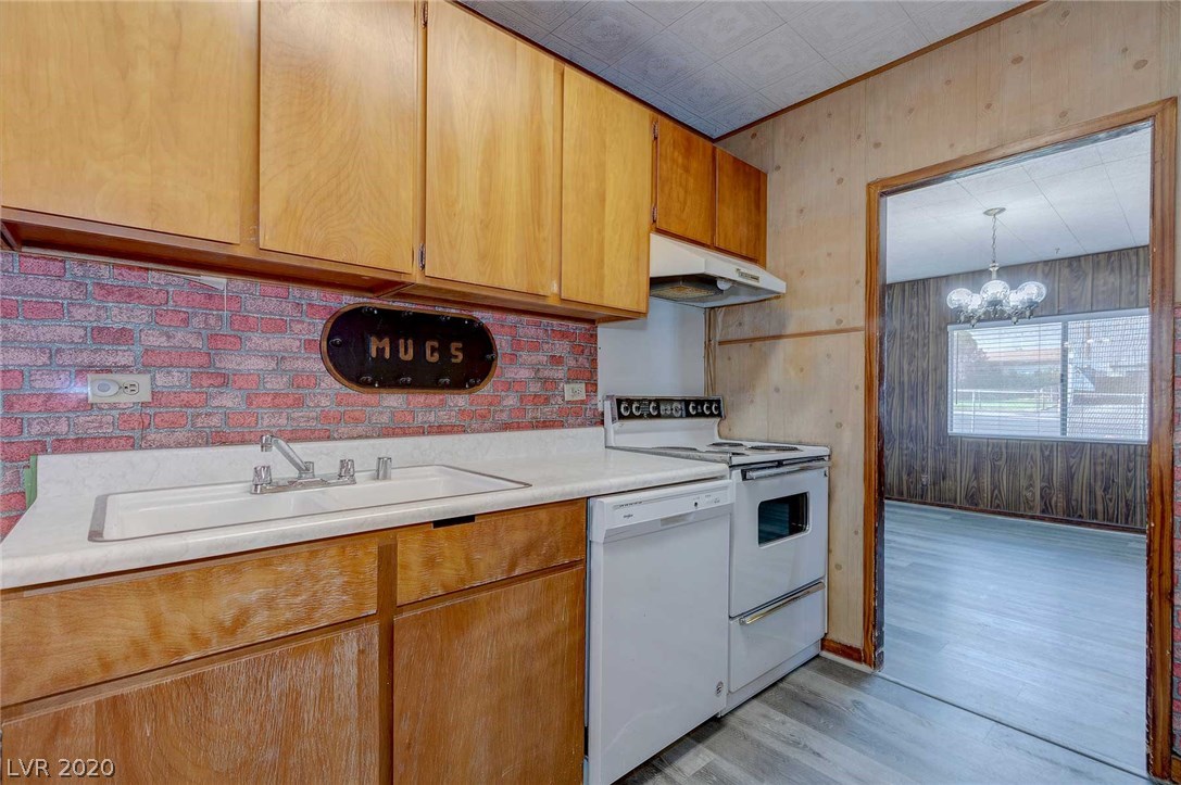 346 West Basic Road Henderson, NV 89015 - Photo 7 of 16