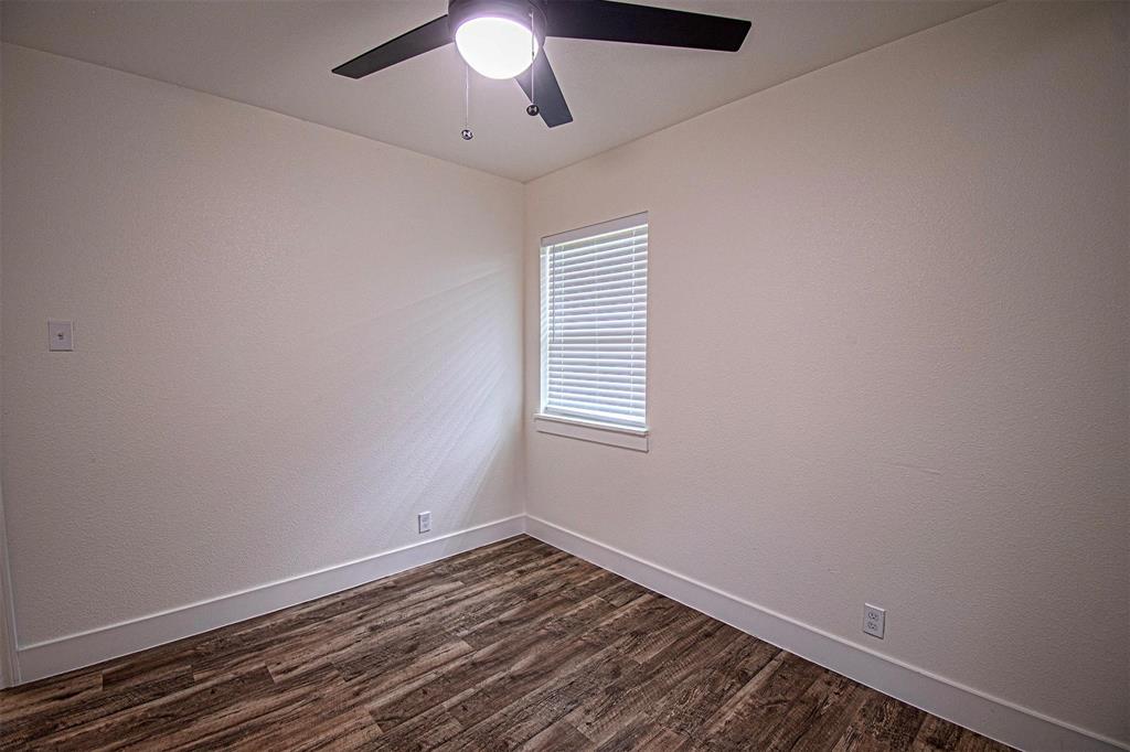 551 East Burks Street Pilot Point, TX 76258 - Photo 18 of 29