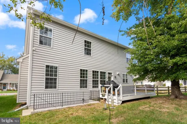 a view of a house with a backyard