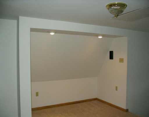 106 Shaffer Road Economy, PA 15143 - Photo 6 of 8 Studio/Study/Office.