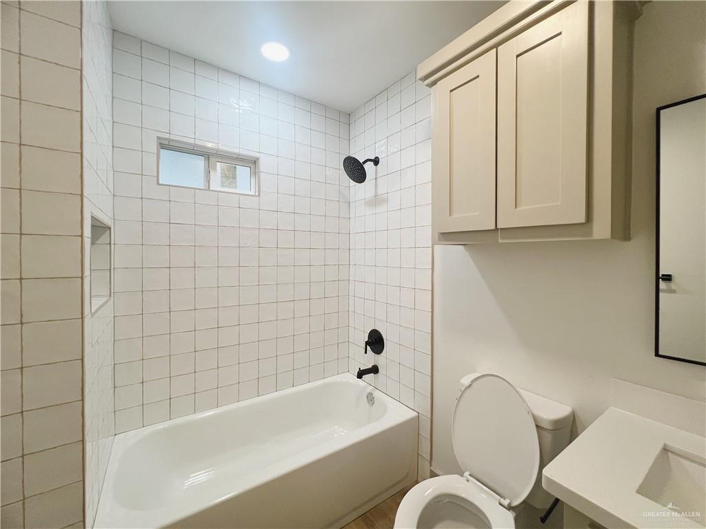604 North 11th Street McAllen, TX 78501 - Photo 16 of 20 a bathroom with sink mirror and bathtub