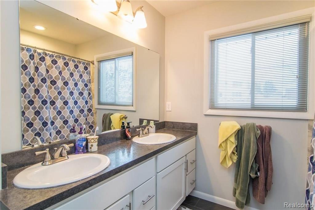 2890 Walbridge Drive Rochester Hills, MI 48307 - Photo 21 of 40