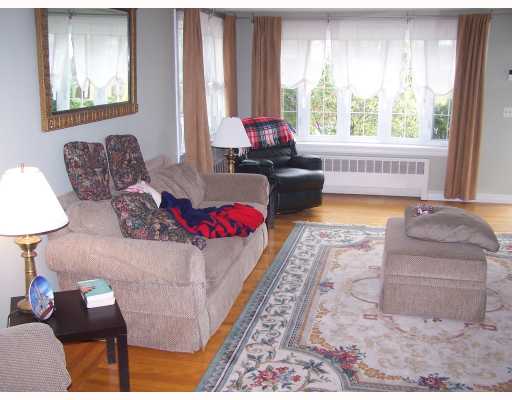 133 Friendly Road East Greenwich, RI 02818 - Photo 5 of 11 Living Room.