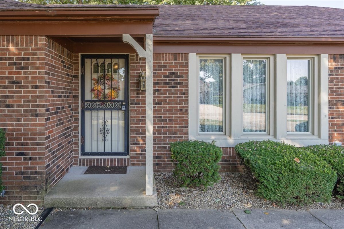 809 Deerfield Road Anderson, IN 46012 - Photo 3 of 31