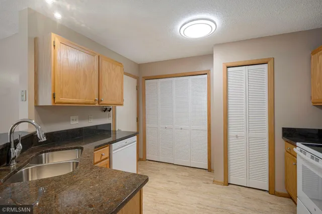 $199,900 | 4075 Wilshire Circle, Shoreview, MN 55126