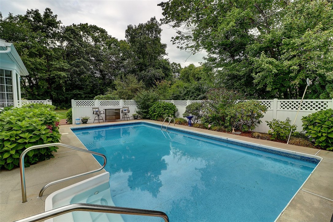 9 Heritage Road Barrington, RI 02806 - Photo 16 of 26