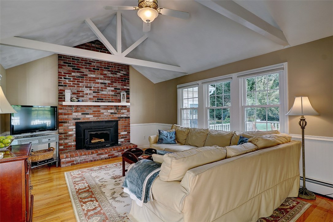 9 Heritage Road Barrington, RI 02806 - Photo 2 of 26