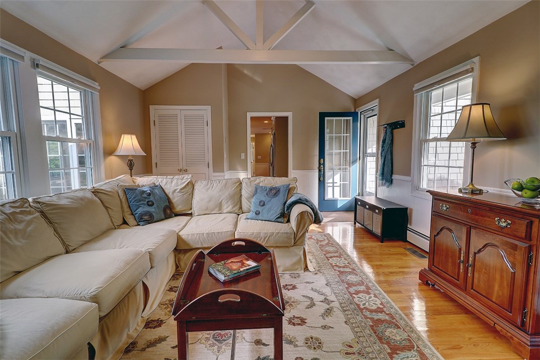9 Heritage Road Barrington, RI 02806 - Photo 3 of 26