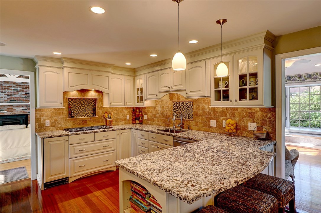 9 Heritage Road Barrington, RI 02806 - Photo 4 of 26