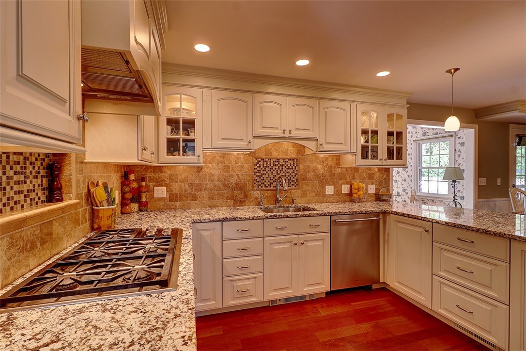 9 Heritage Road Barrington, RI 02806 - Photo 5 of 26